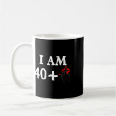 40歳の誕生日Tで40プラス1中指 コーヒーマグカップ (左)