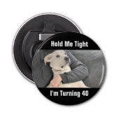 40歳をボトルに変えるのを怖がる可愛おもしろいい白犬 栓抜き (正面)