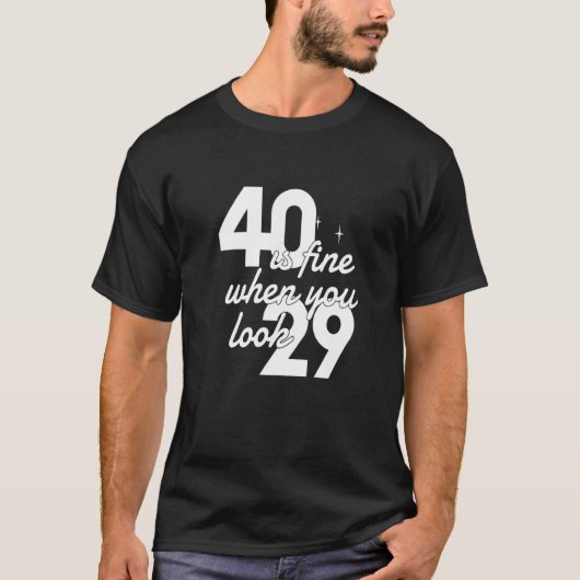 40歳素晴らしで29歳の誕生日の女性を見る Tシャツ (正面)