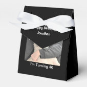 40黒番におびえる可愛い白おもしろい犬 フェイバーボックス (正面サイド)