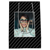 40 & Fabulous 40th誕生日フォトブラック&ホワイト ミディアムペーパーバッグ (裏面)