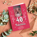 40 & Fabulous Food Magent 40th Birthday写真 カード<br><div class="desc">40と素晴らしい葉マゼンタ40th誕生日フォトカード。40と鮮やかなマゼンタの背景に名前と白い葉とトレンディーの白いスクリプトの素晴らしい文字。写真、名前、年齢でパーソナライズする。カード内にテキストを追加するか消去する。</div>