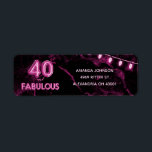 40 & Fabulous Pink & Black 40th Birthday ラベル<br><div class="desc">ホットピンクとブラックの差出人住所ラベルは、あなたのパーティの招待状封筒で使用する。自分の名前と住所でこれらのラベルをパーソナライズする。</div>