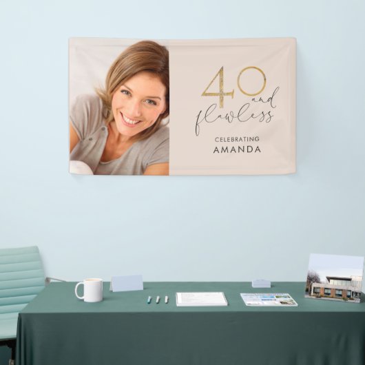 40 & Flawlessピンクと金ゴールド40th誕生日の写真 横断幕 (トレードショー)