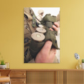 40 mmグレネードのマリンクラードル手榴弾 キャンバスプリント (インサイチュ (リビング))