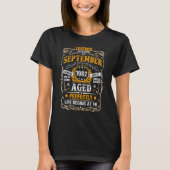 40 Year Old Legend Since September 1982 40th Birth Tシャツ (正面)