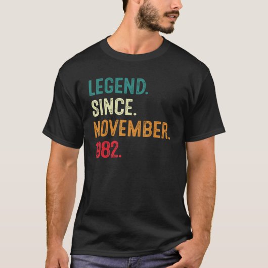 40 Years Old  40th Bday Men Legend Since November  Tシャツ (正面)