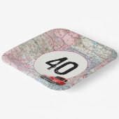 40thバースデーレッドレトロトラックオンロードマップ ペーパープレート (傾斜あり)