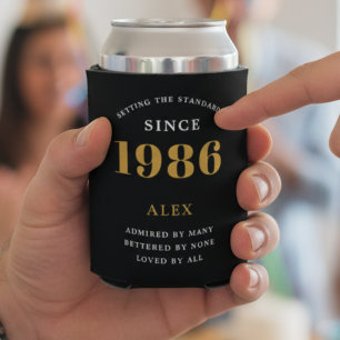 40th誕生日の名前1982ブラック金ゴールドシック 缶クーラー