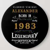 40th誕生日1983名前を追加ブラック金ゴールド伝説 缶バッジ (正面)