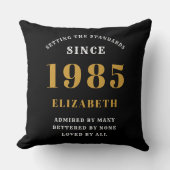 40th誕生日1985ブラック金ゴールドレディパーソナライズされたズ クッション (正面)