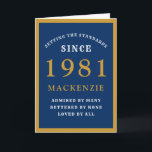 40th パーソナライズされた誕生日1981青金ゴールドシック カード<br><div class="desc">1981年の40歳の誕生日の青と金ゴールドのバースデー生まれタ・カード。提供さカスタマイズれたテンプレートを使用してフロントへの文字と誕生日カードのインテリアを容易に行う。グリーティングカードの設定標準範囲の一部。</div>