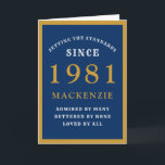 40th パーソナライズされた誕生日1981青金ゴールドシック カード<br><div class="desc">1981年の40歳の誕生日の青と金ゴールドのバースデー生まれタ・カード。提供さカスタマイズれたテンプレートを使用してフロントへの文字と誕生日カードのインテリアを容易に行う。グリーティングカードの設定標準範囲の一部。</div>
