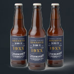 40th Birthdayヴィンテージ青金ゴールド追加の名前の年 ビールラベル<br><div class="desc">40歳祝の誕生日には、ヴィンテージ付きの理想的な誕生日パーティービアラベルが感じある。白と金ゴールドのヴィンテージタイポグラフィデザインの青い背景シンプルはレトロエレガントな背景で感じある。提供さカスタマイズれたテンプレートを使って、この誕生日プレゼントの文字を簡単に行う。一致する誕生日の贈り物と用品については、店で参照。</div>