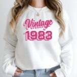 40th Birthdayヴィンテージ1983ギフトSweatshirt Tシャツ<br><div class="desc">このパーソナライズされた金ゴールド効果の誕生日ギフトSweatshirtは40歳に向けて祝完璧であり、人生が本当にこの年齢で始まることを世界に示している。誕生日パーティ素晴らしーやおもしろいの週末の休暇のための選択であり、40代で楽しく感じす誇りを持ったこと確実である。40歳の誕生日のパーティーをこの服で覚えさせたら素晴らしいい？お母さん、パパ、叔父、叔母さん、夫ユニーク、妻、おばさん、おばあさん、友人、40歳になる人のための思慮深く贈り物のアイディアでもある。</div>