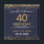 40th Birthday日付マグネットを保存 マグネット<br><div class="desc">上エレガントフェイクと下に紙吹雪のハイライトが輝く金ゴールド縁どグリッター。すべての文字は調整可能で、簡単は独自のパーティーニーズに合わせて変更できる。40歳素晴らしの誕生日テンプレートデザイン。日付マグネットのアラームを保存する。</div>