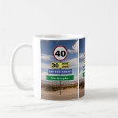 40th Birthday おもしろい Road Tripシンボルや象徴名の追加 コーヒーマグカップ (左)