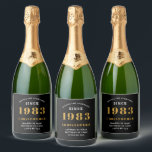 40th Birthday 生まれ 1983 名前の追加ブラック金ゴールド スパークリングワインラベル<br><div class="desc">パーソナライズされた誕生日名前と年のビアラベルを追加。指定したテンプレートで名前と年を編集する。素晴らしいカスタム誕生日パーティーのアクセサリー。店頭の「設定の基準」デザインで、より多くのギフトやパーティーの供給を利用できる。</div>