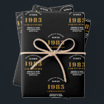 40th Birthday 生まれ 1983 名前の追加ブラック金ゴールド ラッピングペーパーシート<br><div class="desc">特別パーソナライズされたな人のためのその誕生祝いの包装紙デザイン。このヴィンテージレトロスタイルブラックと金ゴールドデザインに名前を追加カスタム誕生日プレゼント。名前と年を提供されたテンプレートで簡単に編集。素晴らしいカスタム誕生日プレゼント。その店で利用可能なパーティーお祝いのための他のギフトとパーティー供給。</div>