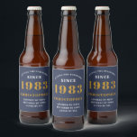 40th Birthday 生まれ 1983 名前の追加Blue金ゴールド ビールラベル<br><div class="desc">パーソナライズされた誕生日名前と年のビアラベルを追加。指定したテンプレートで名前と年を編集する。素晴らしいカスタムブルーバースデーパーティーのアクセサリー。店頭の「設定の基準」デザインで、より多くのギフトやパーティーの供給を利用できる。</div>