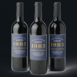 40th Birthday 生まれ 1983 名前の追加Blue金ゴールド ワインラベル<br><div class="desc">パーソナライズされた誕生日あなたの名前と年のワインラベルを追加する。指定したテンプレートで名前と年を編集する。素晴らしいカスタムブルーバースデーパーティーのアクセサリー。店頭の「設定の基準」デザインで、より多くのギフトやパーティーの供給を利用できる。</div>
