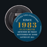 40th Birthday 生まれ 1983 名前の追加Blue金ゴールド 栓抜き<br><div class="desc">パーソナライズされた誕生日名前と年のボトルオープナーを追加指定したテンプレートで名前と年を編集する。素晴らしいカスタム誕生日パーティーのアクセサリー。店頭の「設定の基準」デザインで、より多くのギフトやパーティーの供給を利用できる。</div>