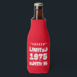40th Birthday 1975限定版カスタムA01 RED ボトルクーラー<br><div class="desc">40th Birthday 1975限定版カスタム文字A01白グランジ赤の背景。40祝だ!40歳の誕生日ユニークプレゼントを探してる？ここにおもしろいの誕生日のシャツがある。そして！文字はカスタマイズ可能で、名前の変更や追加、気持ちの追加、年の変更を行ったり、シャツのスタイルや文字の色の変更を行ったりできる。すべてはあなた次第でユニークす。だから、あなたにぴったりのTシャツを一つ持つことができる。デザインのヒント： [ティー]スタイル、[ティーの色]、または[文字の色]を変更して外観を確違う認する。また、40th 41st 42nd 43th 44th 45th 46th 47th 48th 49th誕生日または必要な誕生日の年に適している。暦年を変えろ！おもしろい誕生日の事実：誕生日の招待状のまわりには長い時間のために…1世紀以降！最も一般的な米国の誕生日は10月5日である。最も一般的な米国の誕生日は5月22日である。史上最大のお誕生日ケーキは12万8238ポンド！(1989年にアラバ祝マ州フォート・ペインの100歳の誕生日に誕生)。 また、50番目51番目52番目53番目54番目55番目56番目56番目58番目59番目59番目59番目の誕生日、または必要な暦年1965 1964 1963 1962 1960 1958 19565一九五七。</div>