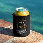 40th Birthday 1982ヴィンテージブラック金ゴールド追加名 缶クーラー<br><div class="desc">1982年パーソナライズされたのクラシック40歳の誕生日は誰かの生まれデザインを冷やす事ができる。このヴィンテージレトロスタイルブラック、ホワイト、金ゴールドデザインに名前を追加しカスタムて、誕生日プレゼント。名前と年を提供されたテンプレートで簡単に編集。素晴らしいカスタム誕生日プレゼント。そのパーティーお祝いのためのより多くのギフトとパーティー供給は、ストアの"伝説的な"デザインで利用可能。</div>