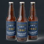 40th Birthday 1982名前の追加ヴィンテージ青金ゴールド ビールラベル<br><div class="desc">そのパーソナライズされたクラシック用の誕生祝いビールボトルラベルデザイン。そのパーティーお祝いのためのより多くのギフトとパーティー供給は、ストアの"伝説的な"デザインで利用可能。</div>
