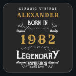 40th Birthday 1982名前を追加レジェンダリーブラック金ゴールド スクエアシール<br><div class="desc">彼らの祝誕生日には理想的なバースデーシールがある。白と金ゴールドのデザインの黒い背景はシンプルレトロエレガントなレトロな感じもの。提供さカスタマイズれたテンプレートを使用して簡単にこの誕生日の文字。さらに多くのギフトやパーティー用品は、店の"伝説"のデザインで利用可能。</div>