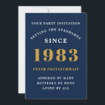 40th Birthday 1983青い金ゴールド追加の名前の年 招待状<br><div class="desc">彼らの祝誕生日のために私たちは理想的な誕生日パーティー招待カードを持っている。背景にエレガント金ゴールドデザインがシンプルあり、シック。提供さカスタマイズれたテンプレートを使用して、この誕生日の招待カードの前後に簡単に文字。カード、パーティー用品、ギフトの設定基準範囲の一部。</div>