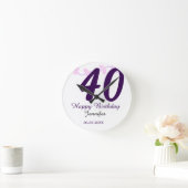 40th birthday add name date year purple floral pin ラウンド壁時計 (ホーム)