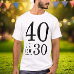 40th Birthday Black 40は新しい30 Tシャツ<br><div class="desc">この40歳ユーモアのあるの誕生日Tシャツは、「40は新しい30だ」という言葉が黒で、ライトカラーTシャツに最適だ。ボタンの文字クリックを追加すカスタマイズる。*ズームプレビューに表示されるZazzle透かしは、最終印刷製品には表示されないことに注意。©新規型</div>