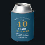 40th Birthday Blueと金ゴールド名の追加 缶クーラー<br><div class="desc">40歳保のバースデーお祝いはクール、青と金ゴールドのクラシック色のスキームと飲み物をクールに。提供されたテンプレートで文字を簡単に編集する。より多くのデザインのための私たちの誕生日ギフトとパーティー供給アイディアの範囲をチェック素晴らし。</div>
