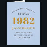 40th Birthday Name 1982ブルーシックエレガントカード<br><div class="desc">そのパーソナライズされた特別の時にエレガントは簡単カスタマイズの誕生日カード。</div>
