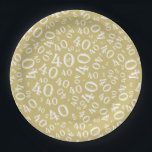 40th Birthday Numberパターン金ゴールド/白 ペーパープレート<br><div class="desc">第40回クールパーティーデザインは、金ゴールドと白の乱数パターンで、オールオーバープリントで様々なサイズと角度でマイルストーン番号40を繰り返す。このデザインは、40回の丘の上の誕生日パーティーや40番のすべての行事に適してい祝る。</div>