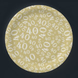 40th Birthday Numberパターン金ゴールド/白 ペーパープレート<br><div class="desc">第40回クールパーティーデザインは、金ゴールドと白の乱数パターンで、オールオーバープリントで様々なサイズと角度でマイルストーン番号40を繰り返す。このデザインは、40回の丘の上の誕生日パーティーや40番のすべての行事に適してい祝る。</div>