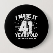 41おもしろい誕生日引用文皮肉41歳 缶バッジ (正面)