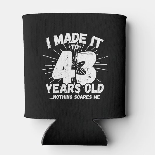 43おもしろい誕生日引用文皮肉43歳 缶クーラー (裏面)