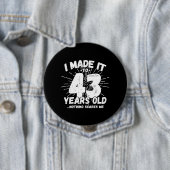43おもしろい誕生日引用文皮肉43歳 缶バッジ (インサイチュ)