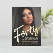 440th誕生日フォトスクリプトのフラット金ゴールド色 招待状 (スタンド正面)