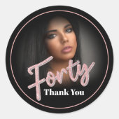 440th誕生日フォトスクリプトバラピンクの好意 ラウンドシール (正面)