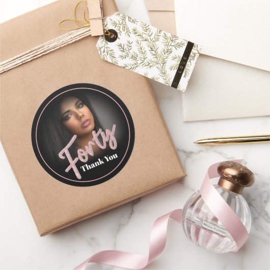 440th誕生日フォトスクリプトバラピンクの好意 ラウンドシール (ギフト)