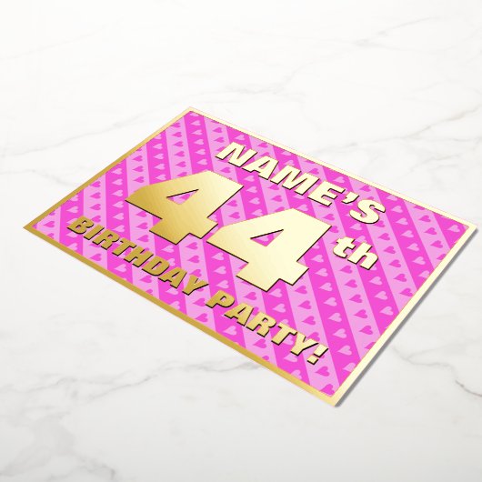 44th Birthday Party —おもしろいピンクのハートとストライプ 箔招待状 (回転した状態)