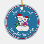 45周年記念ギフトおもしろいスノーカップルのクリスマス セラミックオーナメント (正面)
