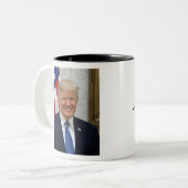 45大統領ドナルド・トランプ ツートーンマグカップ (正面左)