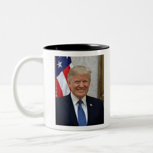45大統領ドナルド・トランプ ツートーンマグカップ (左)