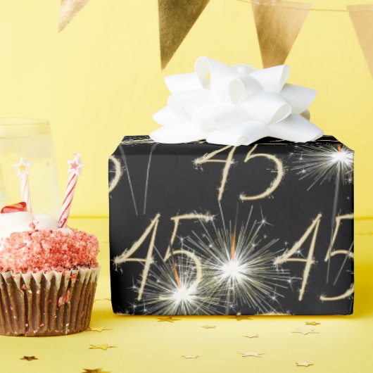 45歳の誕生日をお祝いするゴールドスパークラー ラッピングペーパー (誕生日パーティー)