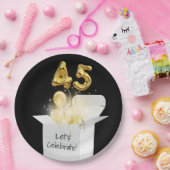 45誕生日の金ゴールドバルーンを白いボックスで表示 ペーパープレート (パーティー)