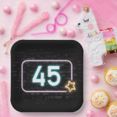 45誕生日ネオンサインオンブリック ペーパープレート (パーティー)